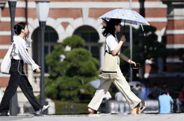 Nhiệt độ ở thủ đ&ocirc; của Nhật Bản vượt mức kỷ lục th&aacute;ng 11 c&aacute;ch đ&acirc;y 100 năm - Ảnh 1.