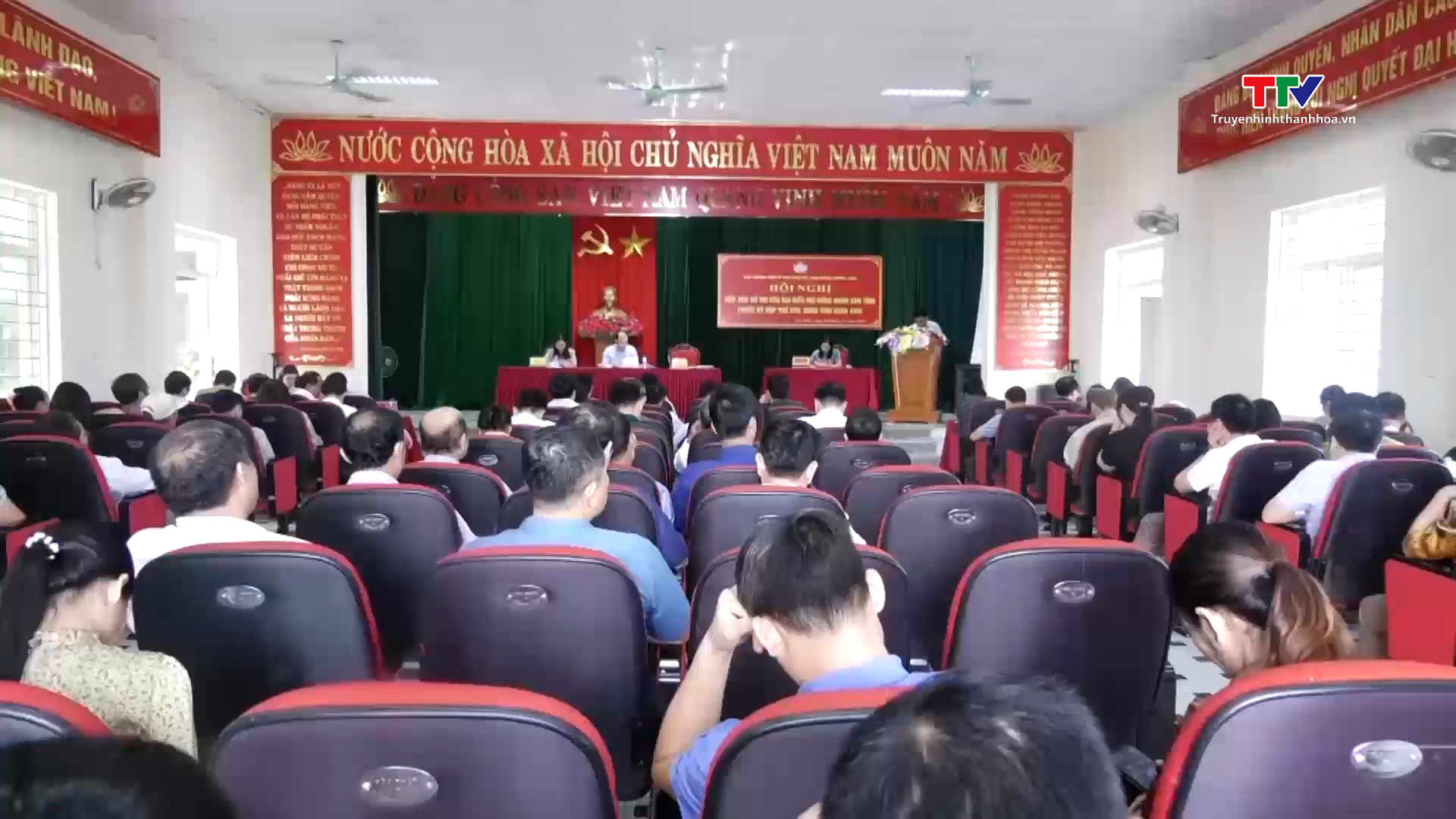 Đại biểu Hội đồng nhân dân tỉnh tiếp xúc cử tri tại huyện Thường Xuân - Ảnh 2.