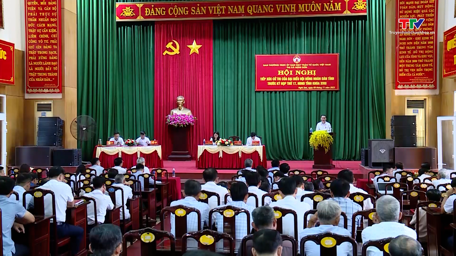 Chủ tịch UBND tỉnh Đỗ Minh Tuấn và các đại biểu HĐND tỉnh tiếp xúc cử tri thị xã  Nghi Sơn - Ảnh 5.