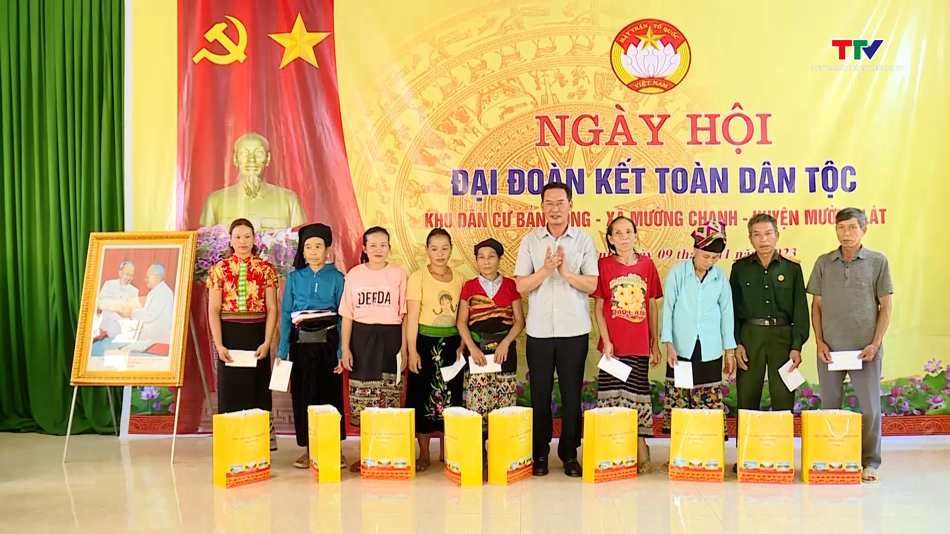 Đồng chí Trịnh Tuấn Sinh, Phó Bí thư Tỉnh ủy dự Ngày hội Đại đoàn kết toàn dân tộc tại huyện Mường Lát - Ảnh 5.