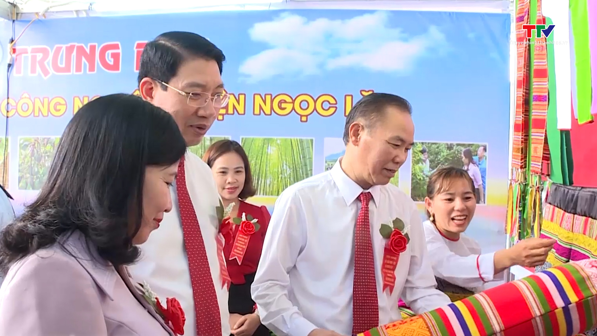 Khai trương trưng bày, giới thiệu sản phẩm nông sản thực phẩm an toàn tỉnh Thanh Hoá năm 2023 - Ảnh 4.