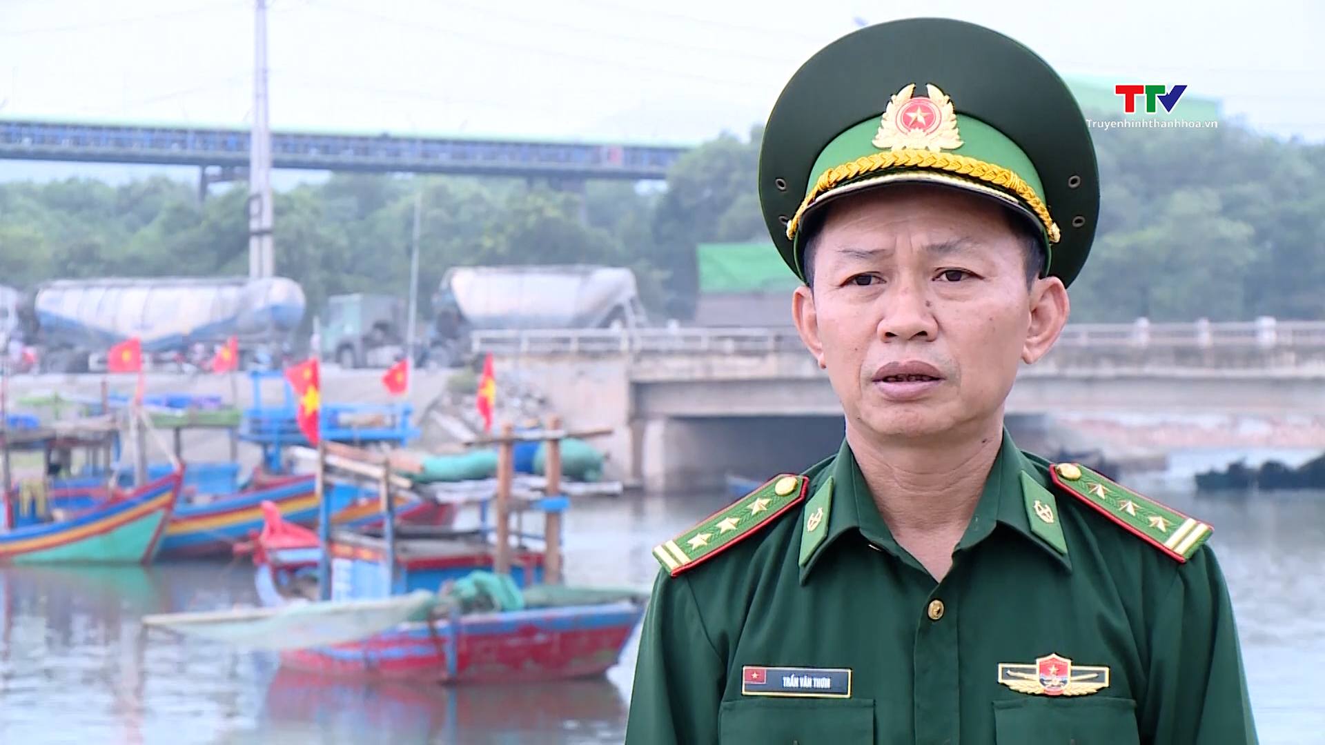 Bộ đội Biên phòng tuyến biển Thanh Hoá hỗ trợ ngư dân vươn khơi, bám biển
 - Ảnh 3.
