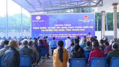 UBND huyện Thọ Xuân phối hợp với bệnh viện Chợ Rẫy, Thành phố Hồ Chí Minh tổ chức thăm khám, tư vấn và cấp thuốc miễn phí cho người dân trên địa bàn huyện Thọ Xuân- Ảnh 1.