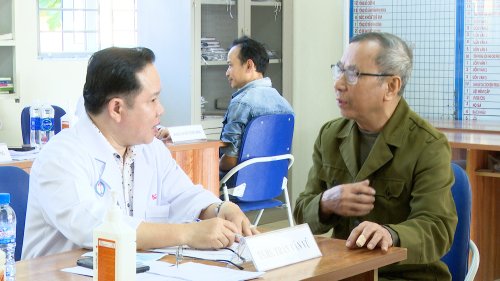 UBND huyện Thọ Xuân phối hợp với bệnh viện Chợ Rẫy, Thành phố Hồ Chí Minh tổ chức thăm khám, tư vấn và cấp thuốc miễn phí cho người dân trên địa bàn huyện Thọ Xuân- Ảnh 7.
