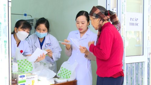 UBND huyện Thọ Xuân phối hợp với bệnh viện Chợ Rẫy, Thành phố Hồ Chí Minh tổ chức thăm khám, tư vấn và cấp thuốc miễn phí cho người dân trên địa bàn huyện Thọ Xuân- Ảnh 8.