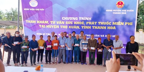 UBND huyện Thọ Xuân phối hợp với bệnh viện Chợ Rẫy, Thành phố Hồ Chí Minh tổ chức thăm khám, tư vấn và cấp thuốc miễn phí cho người dân trên địa bàn huyện Thọ Xuân- Ảnh 9.