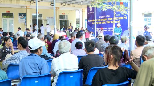 UBND huyện Thọ Xuân phối hợp với bệnh viện Chợ Rẫy, Thành phố Hồ Chí Minh tổ chức thăm khám, tư vấn và cấp thuốc miễn phí cho người dân trên địa bàn huyện Thọ Xuân- Ảnh 3.