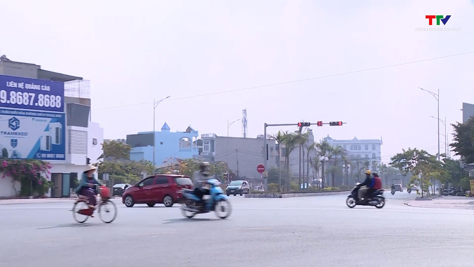 Nhiều điểm tiềm ẩn nguy cơ mất an toàn giao thông
 tại thành phố Thanh Hóa- Ảnh 3.