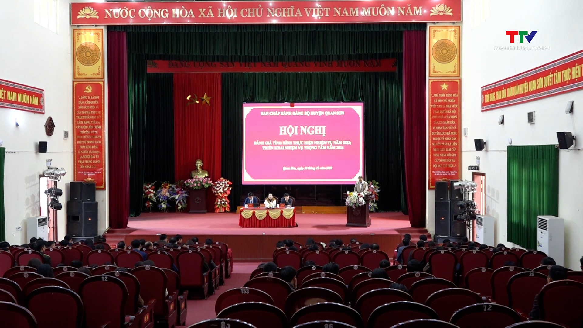 Ban Chấp hành Đảng bộ huyện Quan Sơn tổng kết năm 2023, triển khai nhiệm vụ trọng tâm năm 2024
- Ảnh 1.