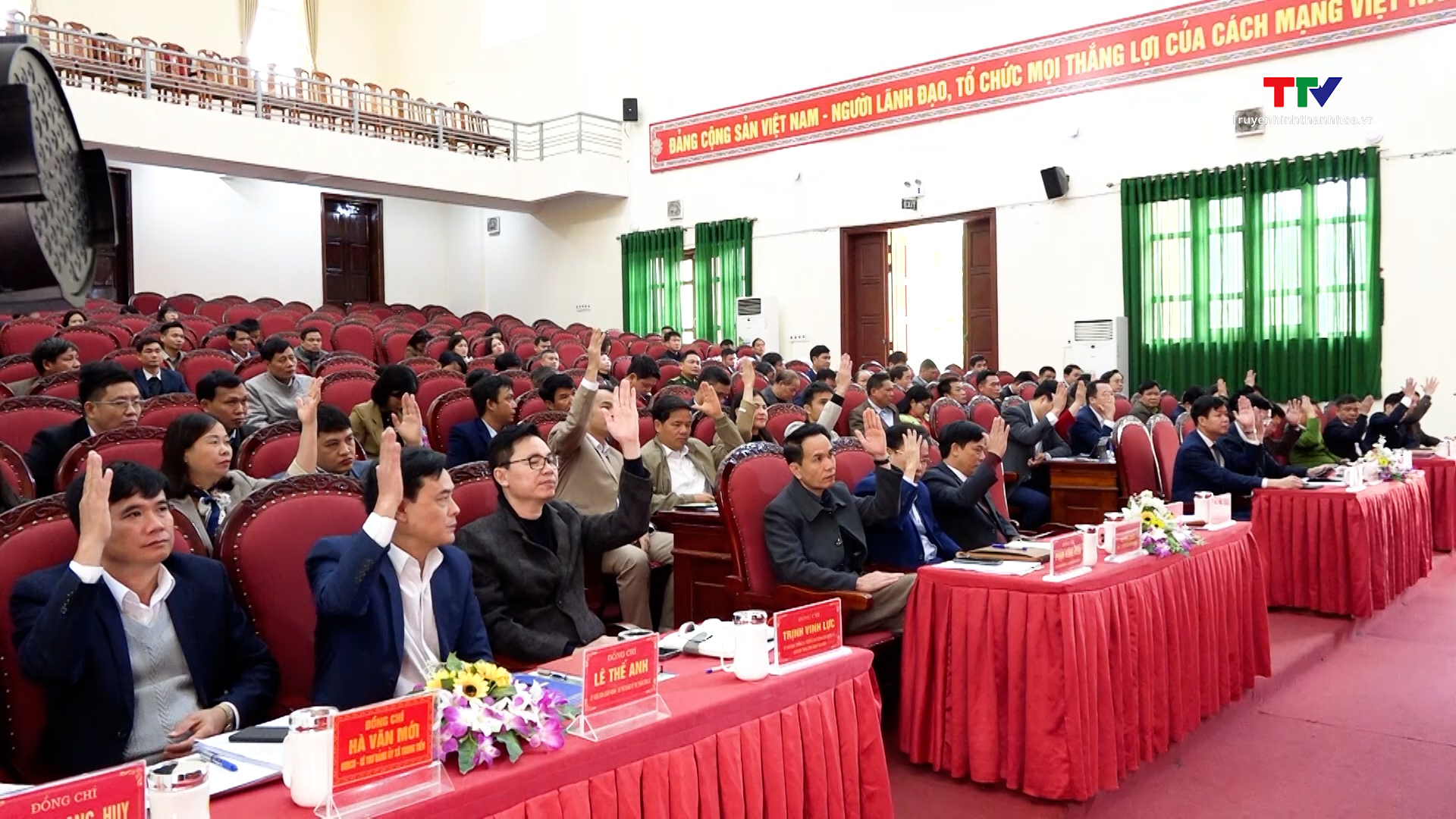 Ban Chấp hành Đảng bộ huyện Quan Sơn tổng kết năm 2023, triển khai nhiệm vụ trọng tâm năm 2024
- Ảnh 2.