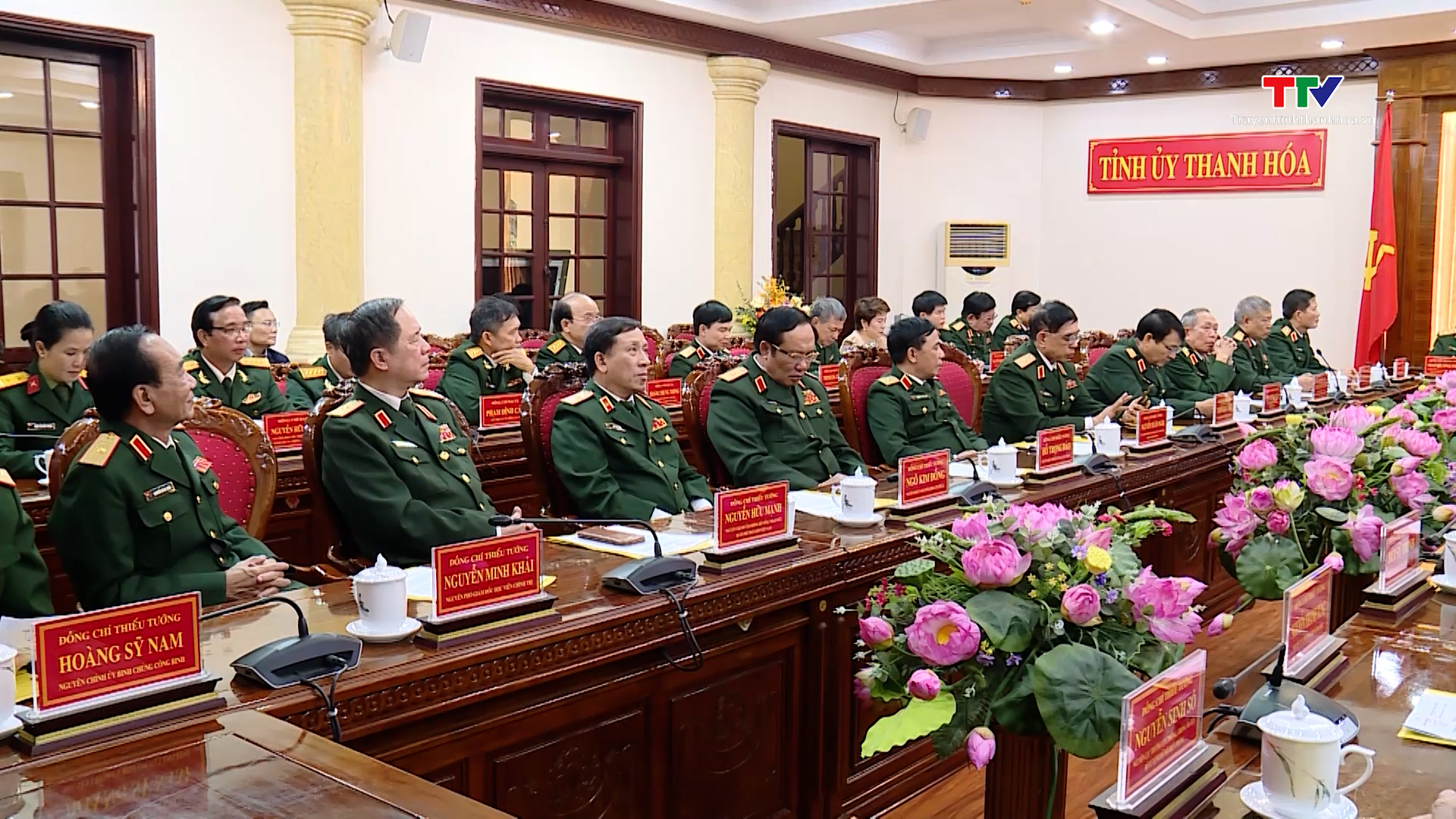 Thường trực Tỉnh uỷ làm việc với Câu lạc bộ Tướng lĩnh, sĩ quan Quân đội quê hương Thanh Hoá tại Hà Nội- Ảnh 2.