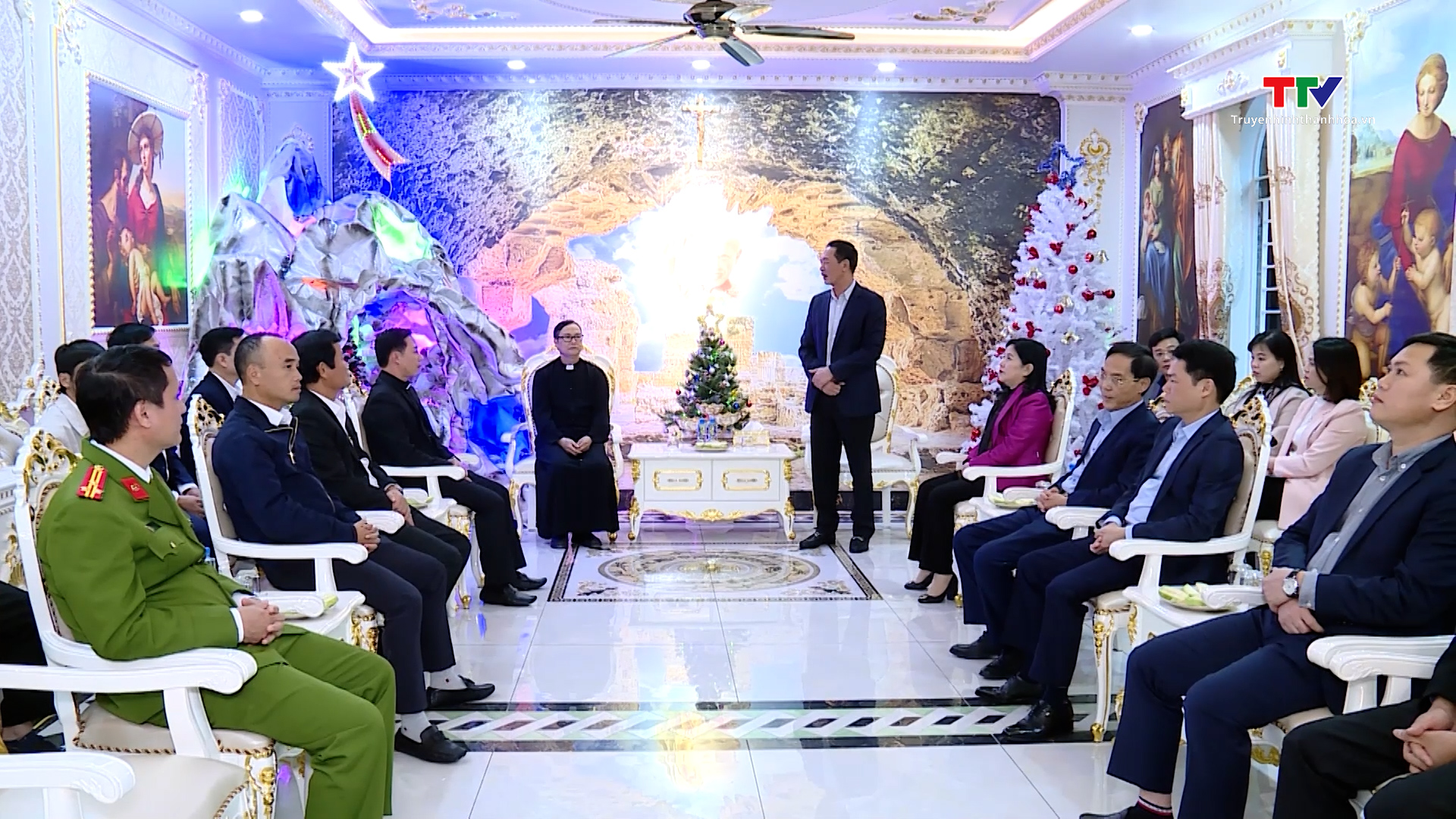 Phó Bí thư Tỉnh ủy Trịnh Tuấn Sinh chúc mừng giáo xứ Phúc Lãng và Sầm Sơn nhân dịp Giáng sinh và chào đón năm mới 2024- Ảnh 2.