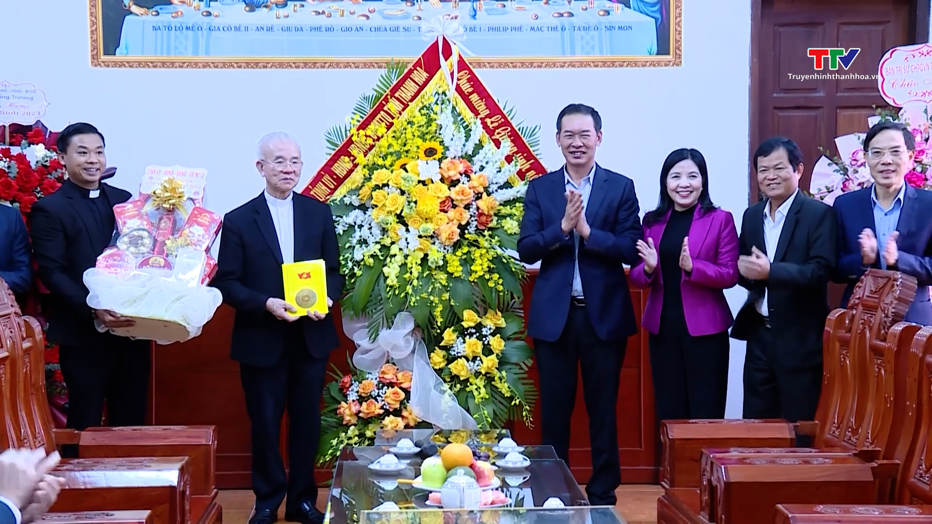 Phó Bí thư Tỉnh ủy Trịnh Tuấn Sinh chúc mừng giáo xứ Phúc Lãng và Sầm Sơn nhân dịp Giáng sinh và chào đón năm mới 2024- Ảnh 1.