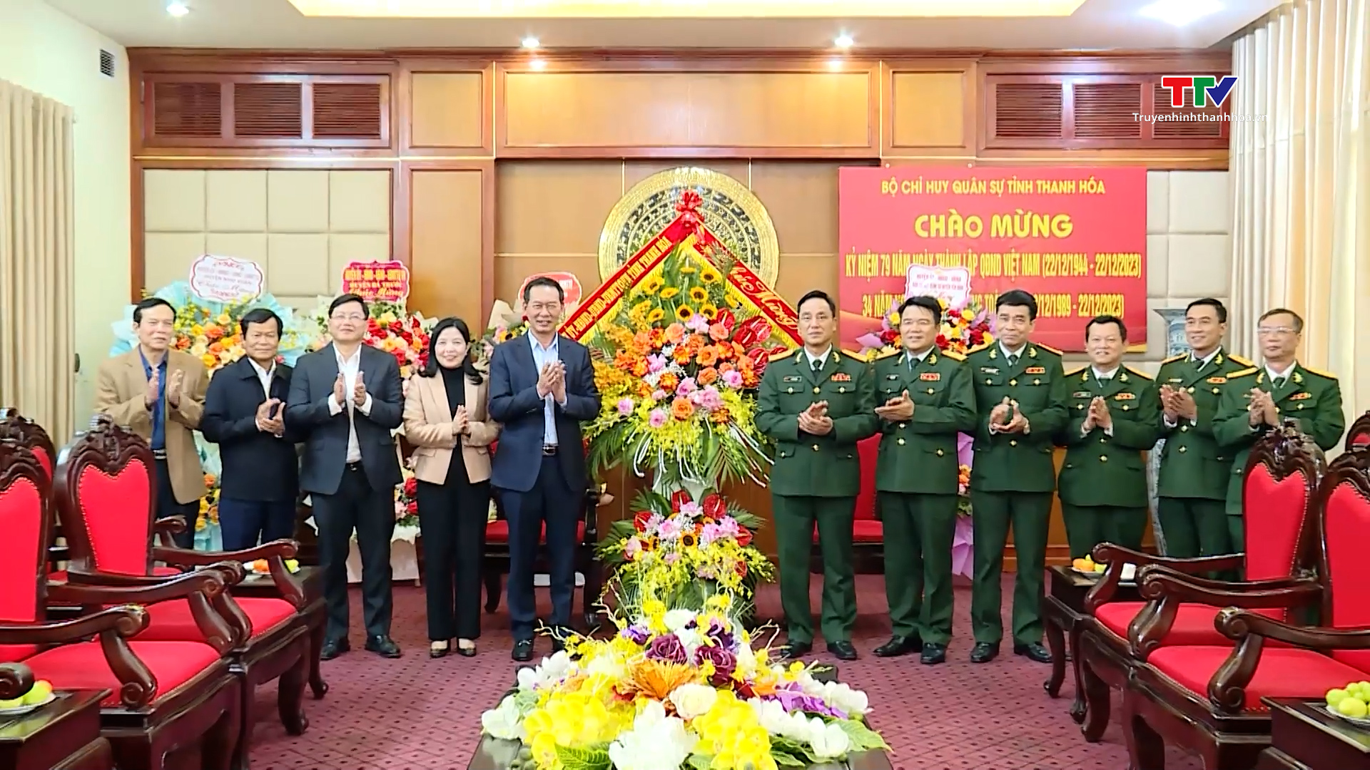 Đoàn công tác của tỉnh Thanh Hoá chúc mừng Bộ Tư lệnh Quân khu 4 và Bộ chỉ huy Quân sự tỉnh - Ảnh 2.