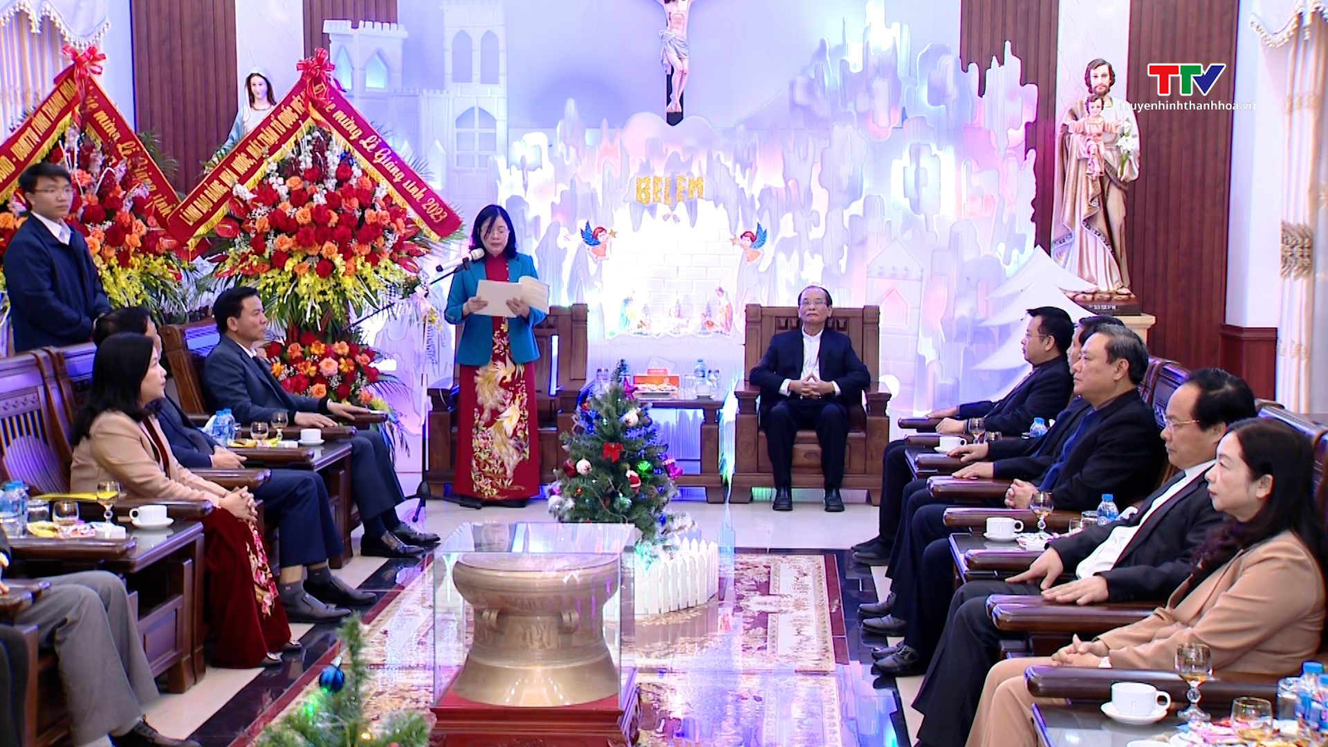 Bí thư Trung ương Đảng Bùi Thị Minh Hoài chúc mừng Giáng sinh tại giáo phận công giáo Thanh Hóa- Ảnh 1.