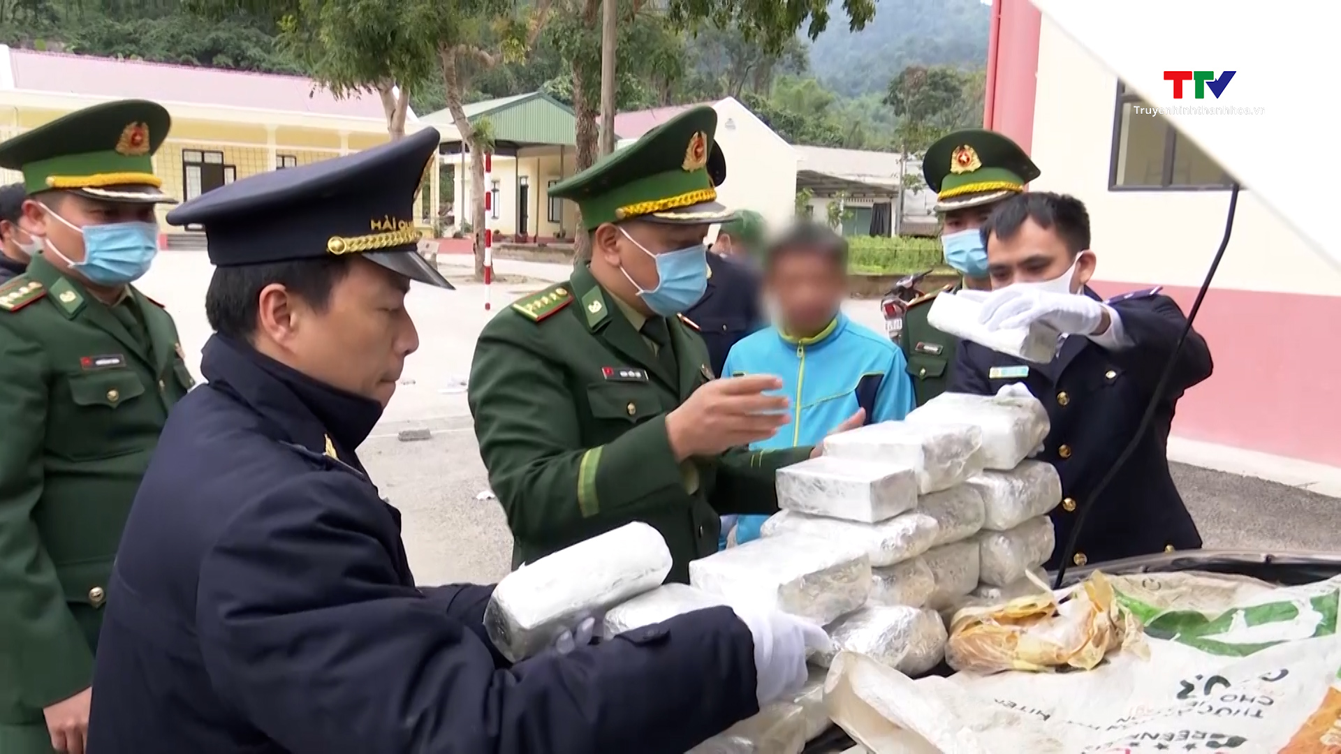 Bắt quả tang đối tượng người Lào vận chuyển hơn 21kg ma túy qua biên giới- Ảnh 1.