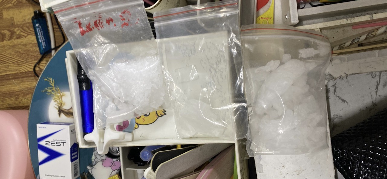 Công an thị xã Nghi Sơn liên tiếp bắt giữ nhiều đối tượng tàng trữ, sử dụng và mua bán trái phép chất ma túy- Ảnh 2.
