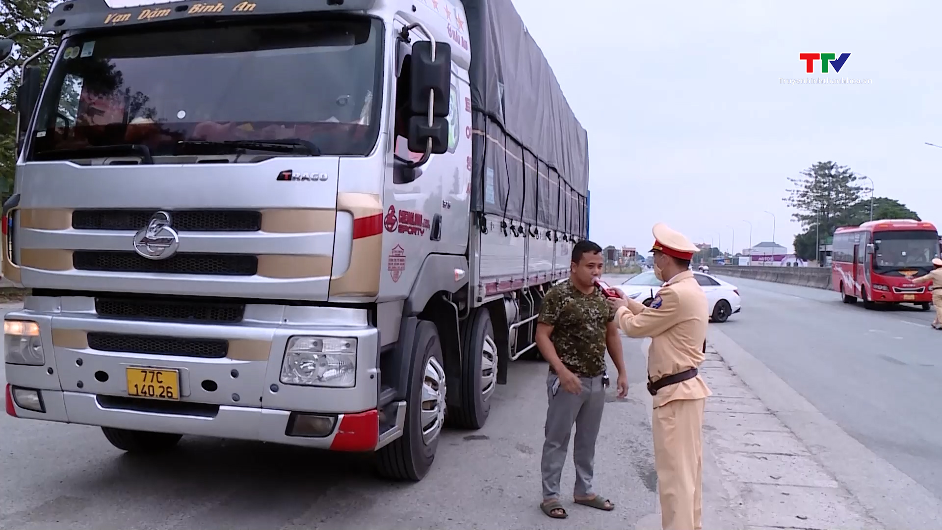 Cảnh sát giao thông Thanh Hóa tăng cường xử lý vi phạm nồng độ cồn- Ảnh 2.
