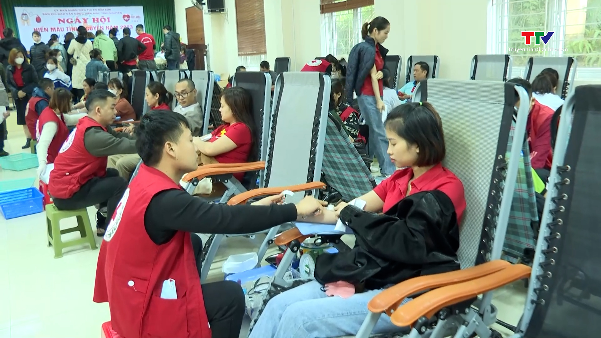 Sôi nổi Ngày hội hiến máu tình nguyện tại Thị xã Bỉm Sơn- Ảnh 1.