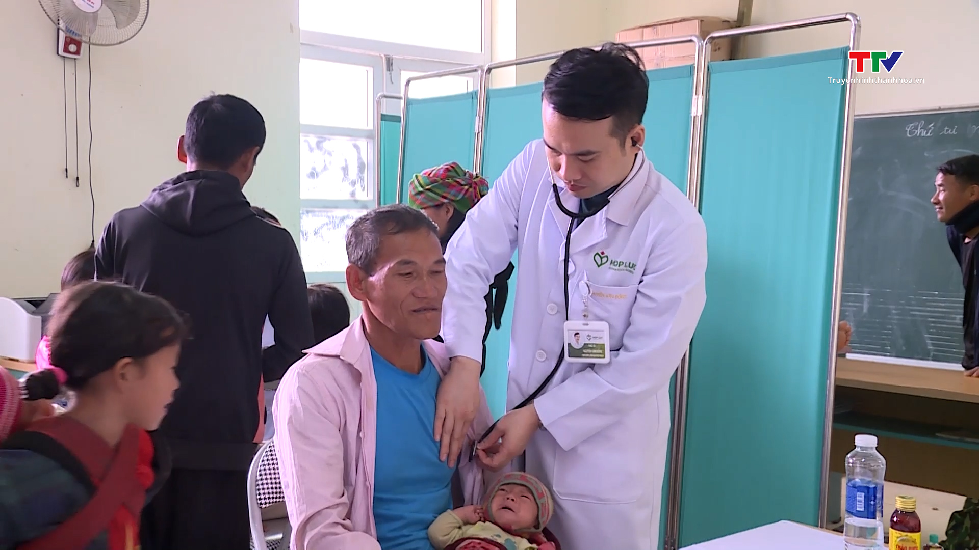 Khám bệnh, cấp phát thuốc miễn phí và tư vấn sức khoẻ cho người dân xã Tam Chung, huyện Mường Lát
- Ảnh 3.