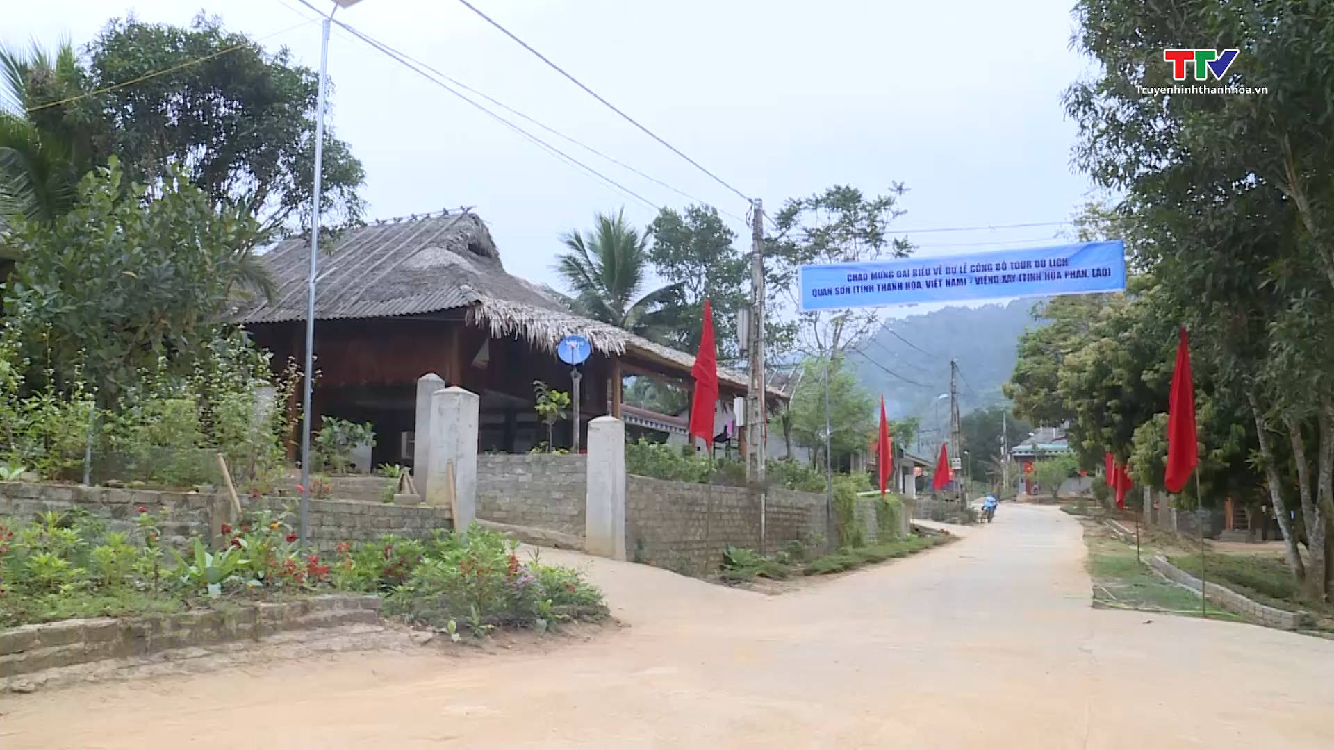 Huyện Quan Sơn tập trung huy động nguồn lực xây dựng nông thôn mới- Ảnh 1.