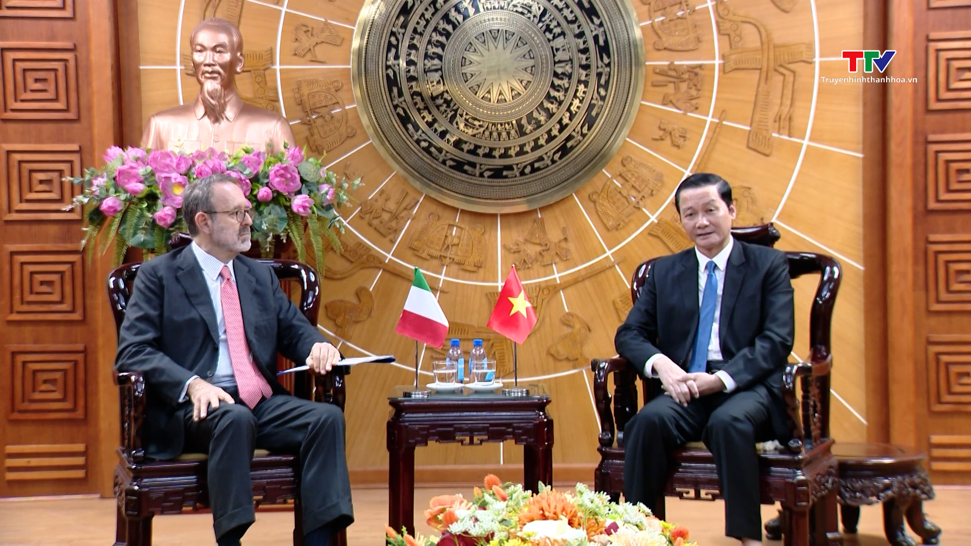 Chủ tịch UBND tỉnh Thanh Hóa tiếp xã giao Đại sứ Italia tại Việt Nam- Ảnh 2.