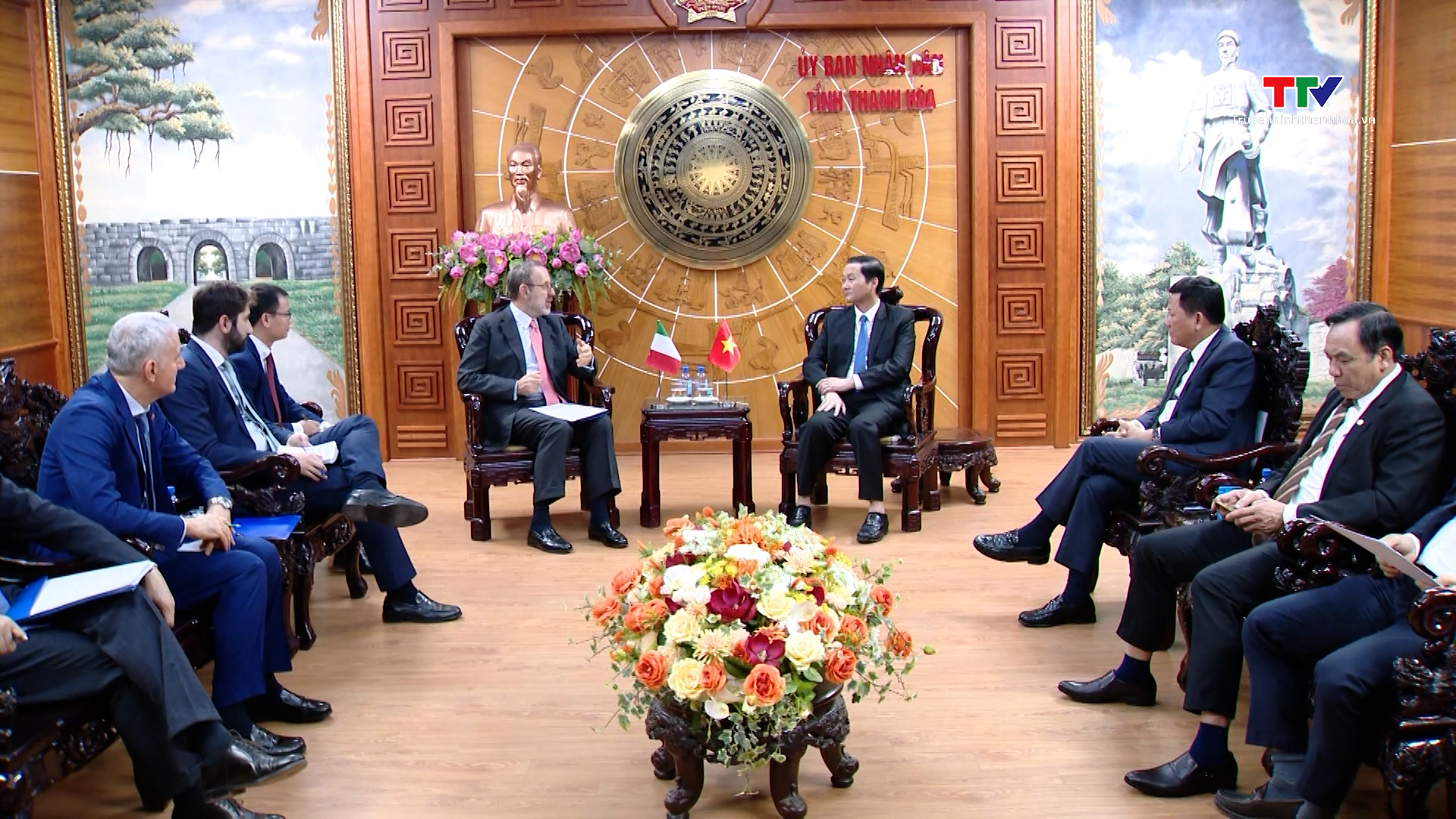 Chủ tịch UBND tỉnh Thanh Hóa tiếp xã giao Đại sứ Italia tại Việt Nam- Ảnh 3.