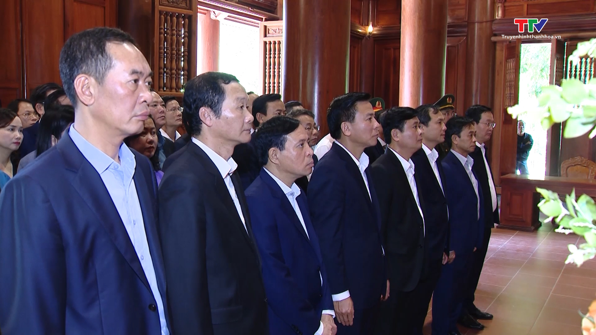 Đoàn đại biểu 3 tỉnh Thanh Hóa - Nghệ An - Hà Tĩnh dâng hương tưởng niệm Chủ tịch Hồ Chí Minh tại Khu di tích Quốc gia đặc biệt Kim Liên- Ảnh 1.