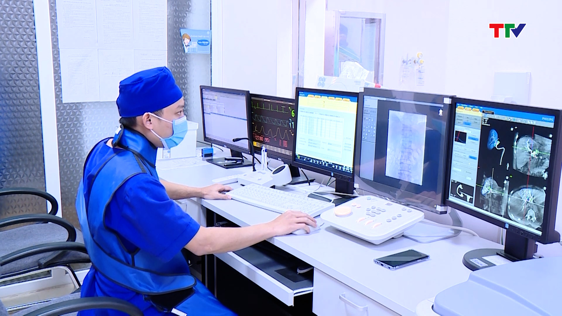 Bệnh viên Ung Bướu Thanh Hóa phối hợp với tuyến bệnh viện Trung Ương nâng cao kỹ thuật trong điều trị bệnh - Ảnh 3.