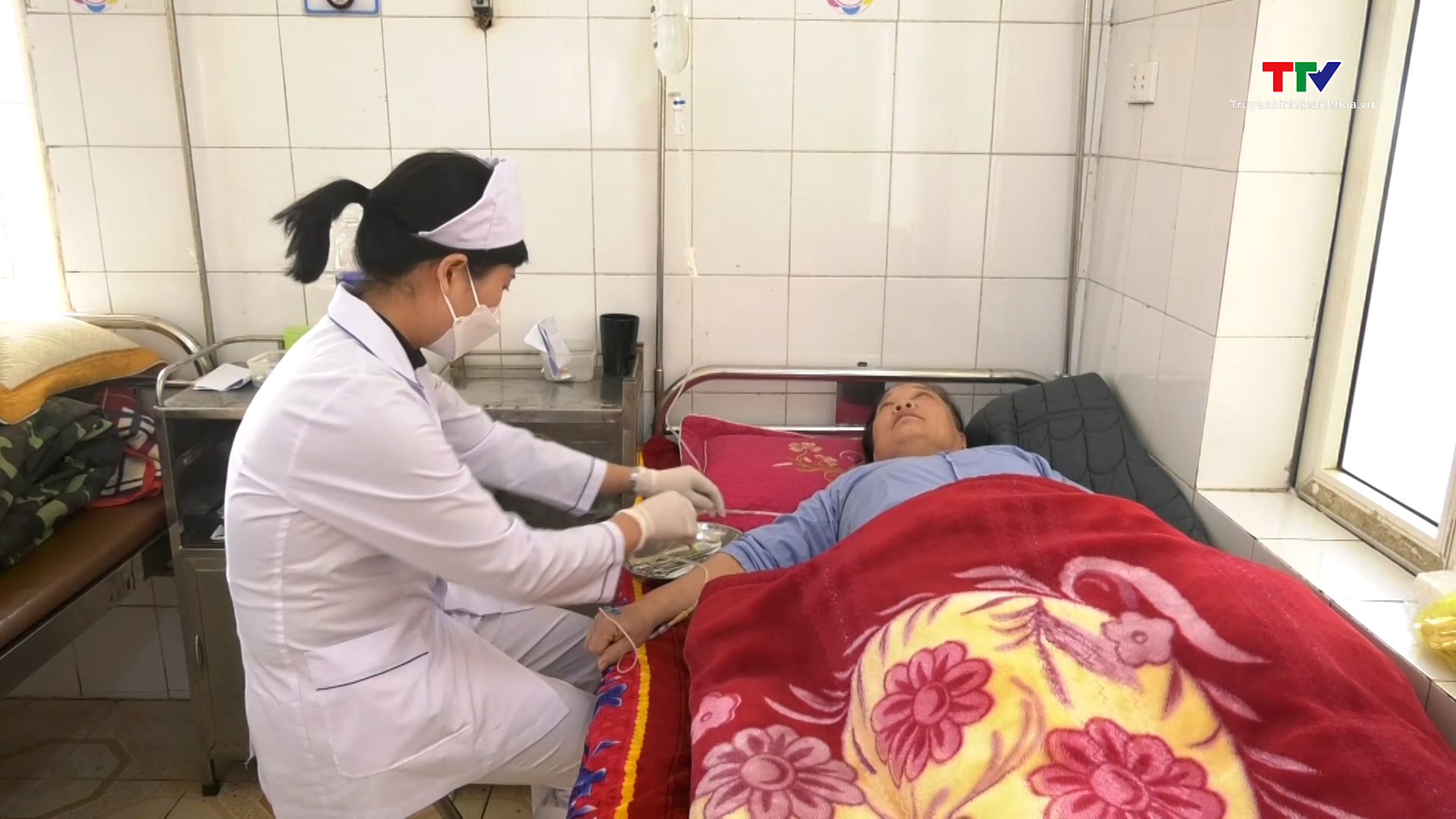 Bệnh viện Đa khoa huyện Thường Xuân làm tốt công tác chăm sóc sức khỏe nhân dân - Ảnh 1.