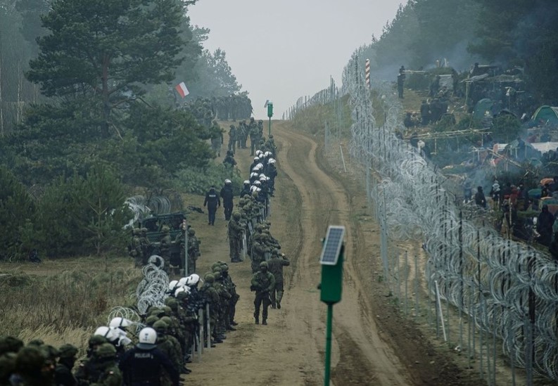 Belarus chỉ trích kịch liệt quyết định đóng cửa khẩu của Ba Lan, cảnh báo nguy cơ sụp đổ biên giới - Ảnh 1.