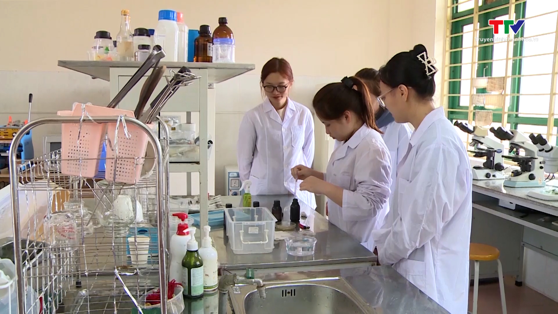Xây dựng đội ngũ trí thức trong thời kỳ đẩy mạnh Công nghiệp hóa - Hiện đại hóa - Ảnh 2. Xây dựng đội ngũ trí thức trong thời kỳ đẩy mạnh Công nghiệp hóa - Hiện đại hóa - Ảnh 2.