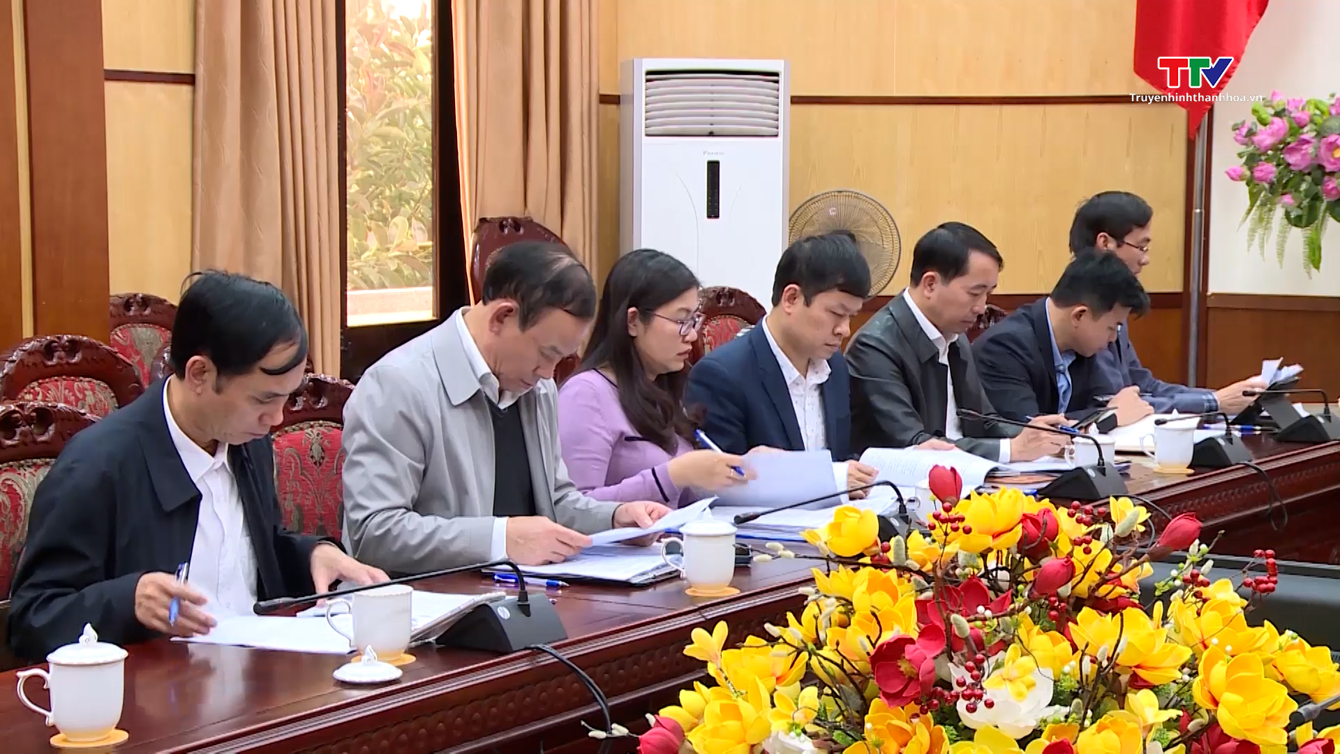 Phó Chủ tịch UBND tỉnh Lê Đức Giang nghe báo cáo về sửa đổi, bổ sung cơ chế, chính sách phát triển nông nghiệp, nông thôn            - Ảnh 2.