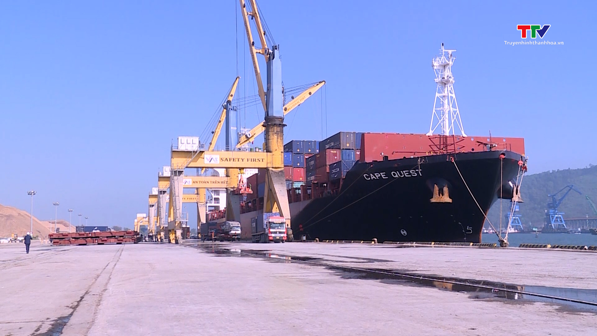 Kích cầu hoạt động xuất nhập khẩu qua cảng Nghi Sơn - Ảnh 2.