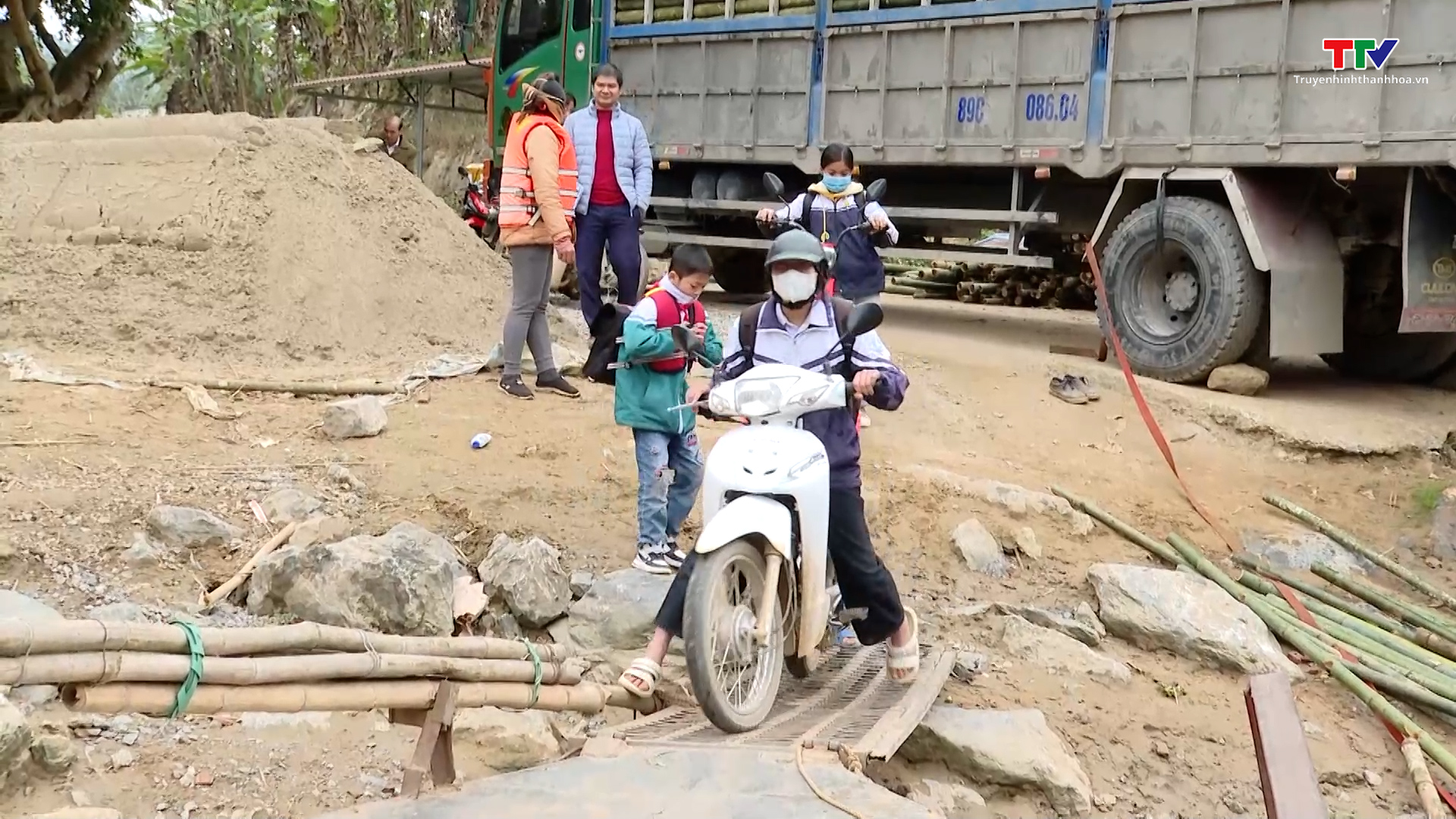 Cần kết nối giao thông để thôn Bèo Bọt không còn là “ốc đảo” - Ảnh 4. Cần kết nối giao thông để thôn Bèo Bọt không còn là “ốc đảo” - Ảnh 4.