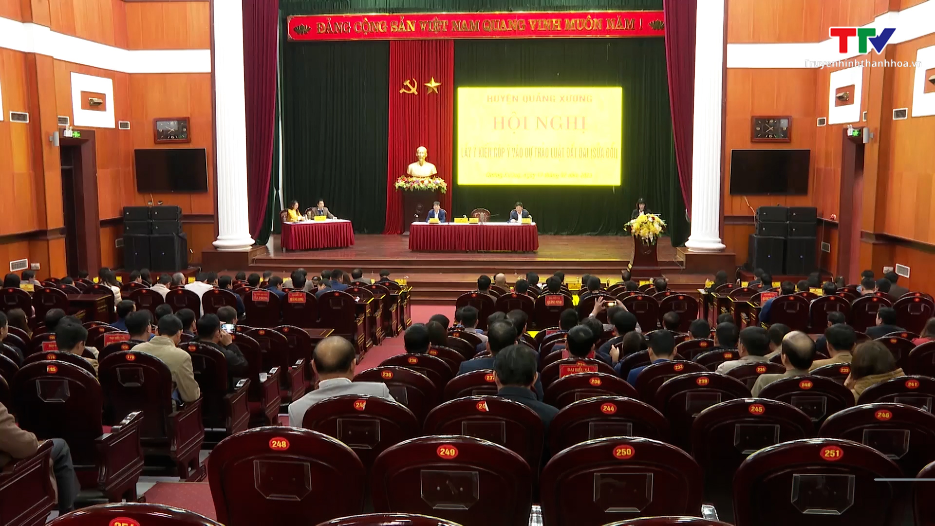 Huyện Quảng Xương tổ chức hội nghị lấy ý kiến góp ý vào dự thảo luật đất đai (sửa đổi) - Ảnh 2.