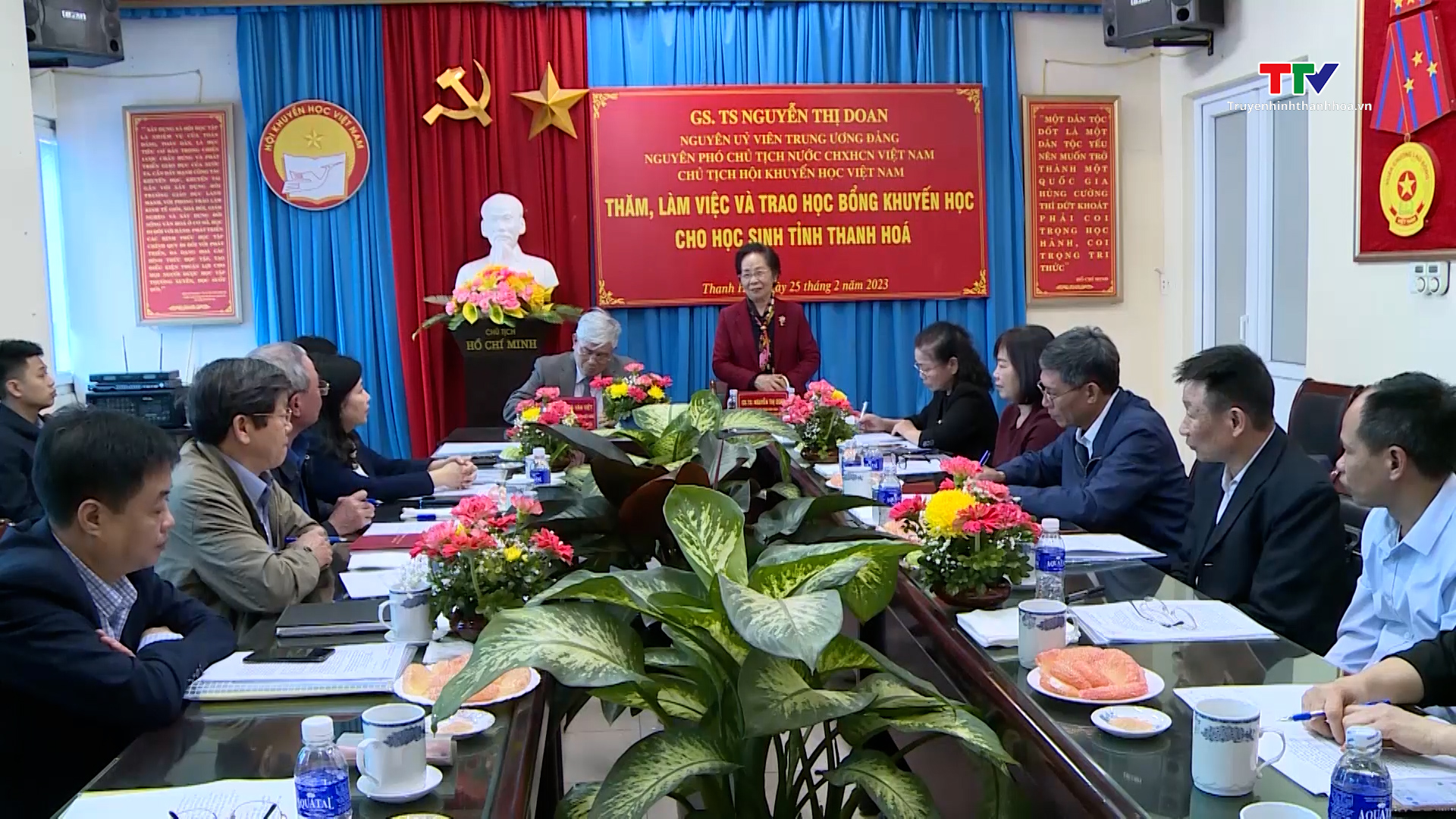 Chủ tịch Hội khuyến học Việt Nam thăm, làm việc và trao học bổng khuyến học cho học sinh tỉnh Thanh Hóa - Ảnh 2.