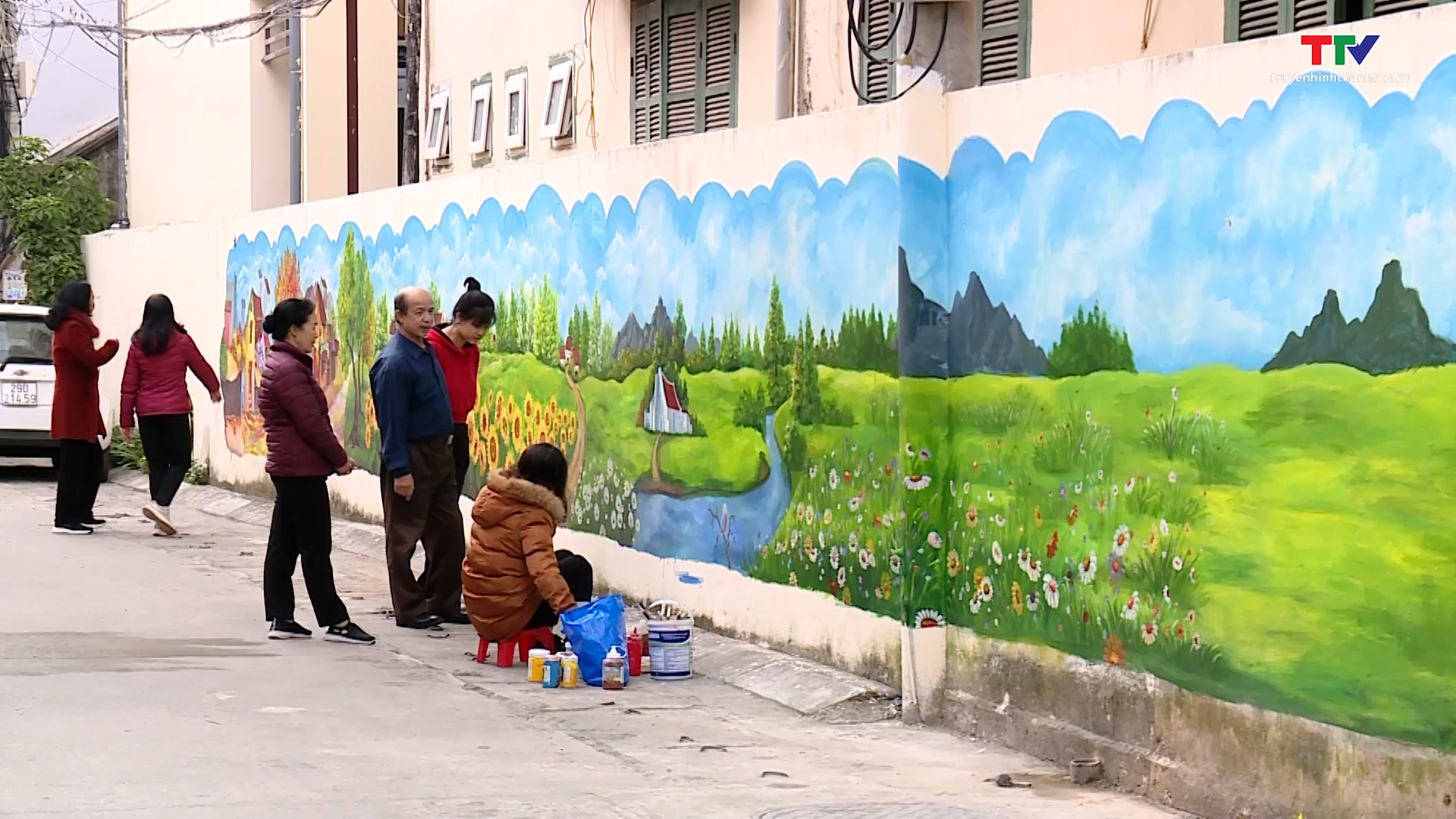 Vẽ tranh tường làm đẹp cảnh quan và lan tỏa thông điệp bảo vệ môi trường