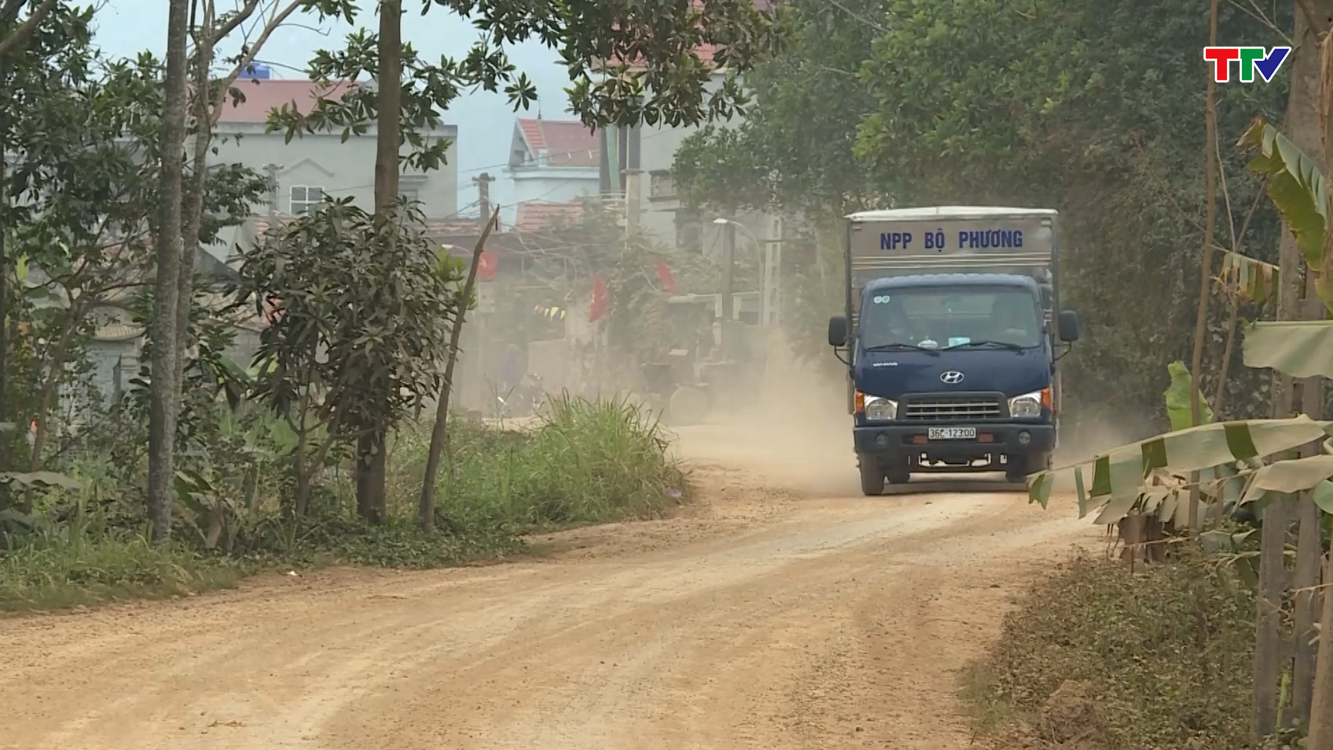 Tỉnh lộ 516C đoạn qua huyện Yên Định xuống cấp tiềm ẩn nguy cơ mất an toàn giao thông - Ảnh 3.
