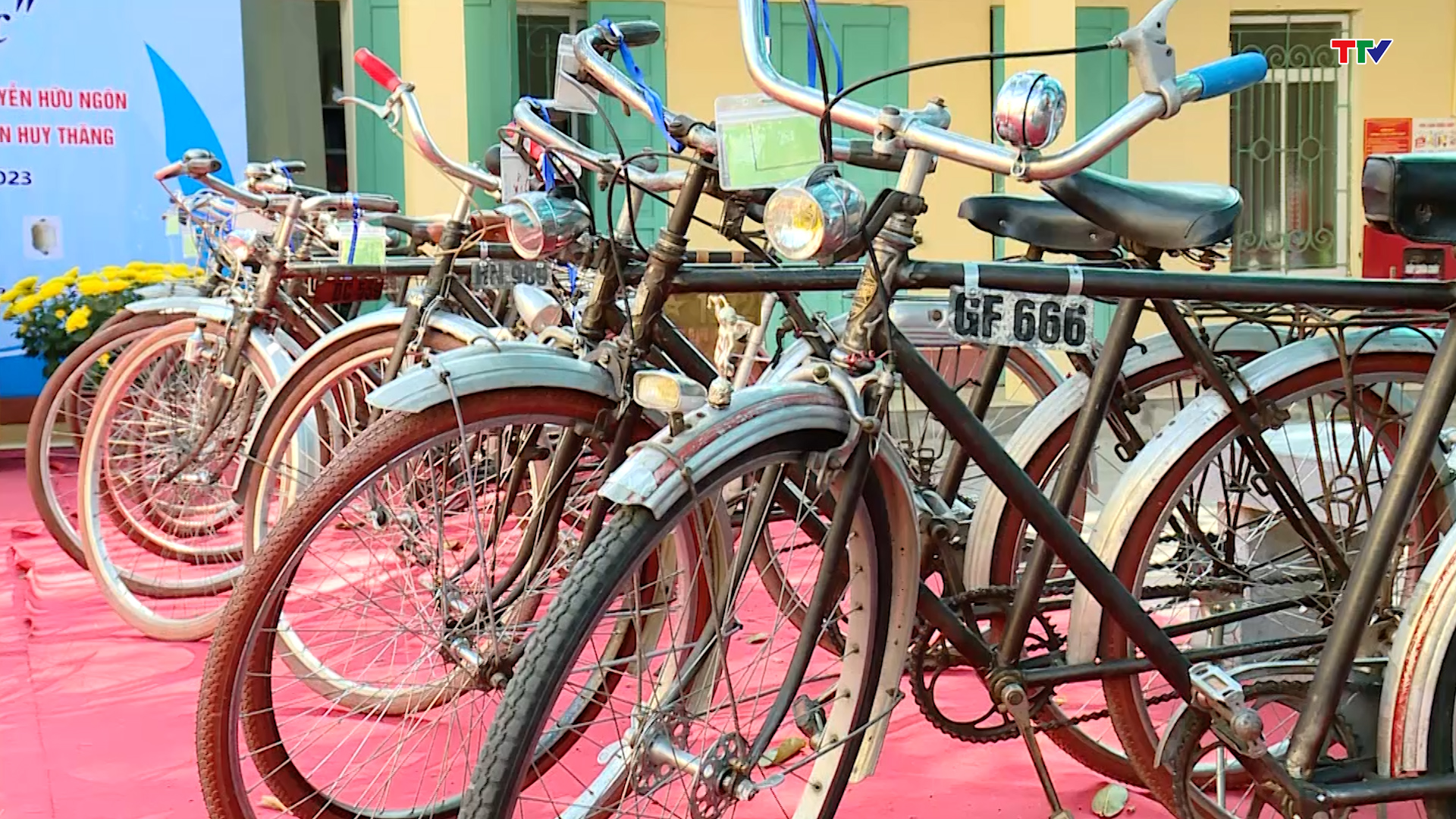 Trao tặng 100 xe đạp cho các em học sinh có hoàn cảnh khó khăn  Báo Lâm  Đồng điện tử