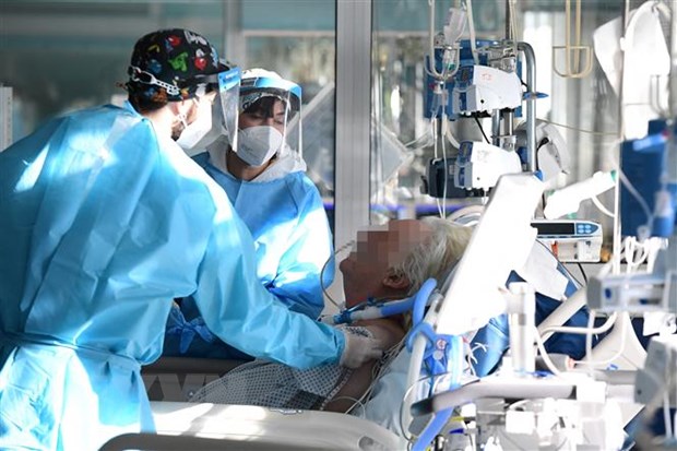 ECDC: Tình hình dịch bệnh COVID-19 ở châu Âu đã được cải thiện - Ảnh 1. ECDC: Tình hình dịch bệnh COVID-19 ở châu Âu đã được cải thiện - Ảnh 1.