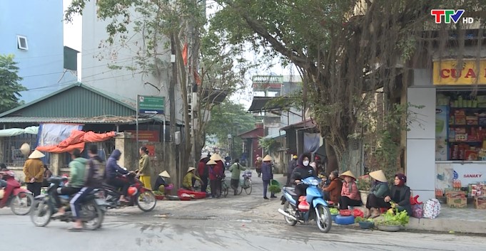 Huyện Đông Sơn thực hiện các giải pháp đảm bảo hành lang an toàn giao thông đường bộ - Ảnh 2.