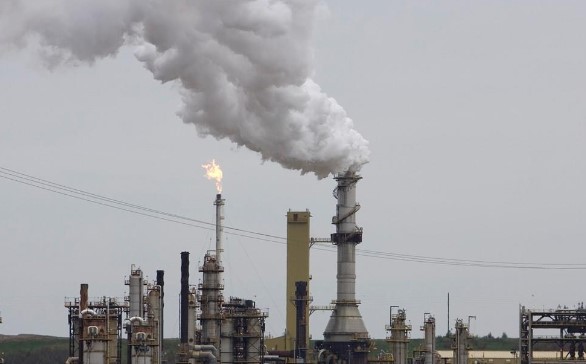 Các nhà máy lọc dầu của Mỹ đặt mục tiêu giảm công suất hoạt động - Ảnh 1.