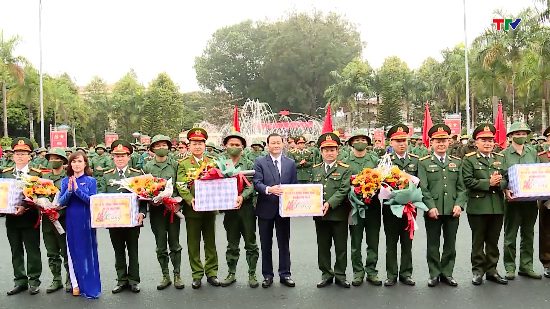 Chủ tịch UBND tỉnh dự lễ giao nhận quân tại Thọ Xuân - Ảnh 4. Chủ tịch UBND tỉnh dự lễ giao nhận quân tại Thọ Xuân - Ảnh 4.