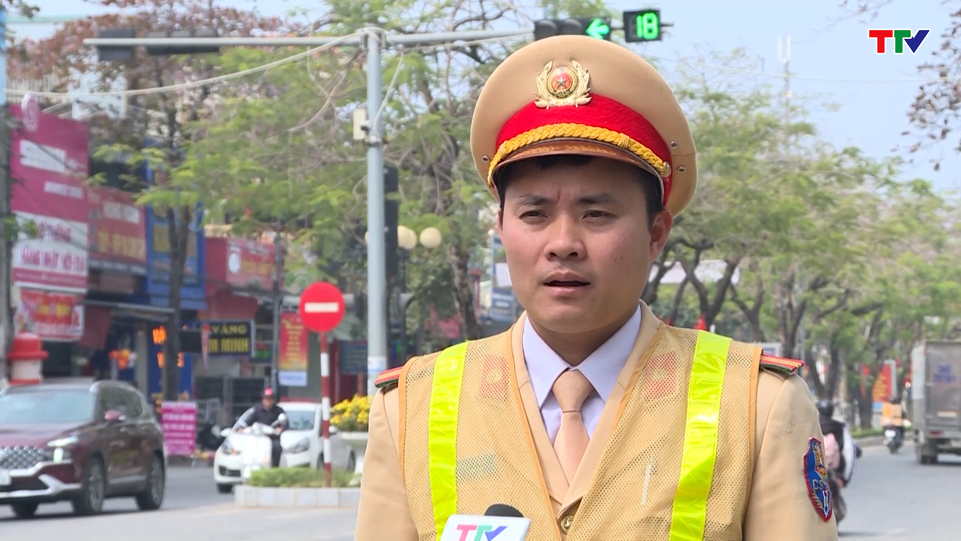 Công an huyện Yên Định tăng cường các giải pháp đảm bảo trật tự an toàn giao thông
 - Ảnh 3.
