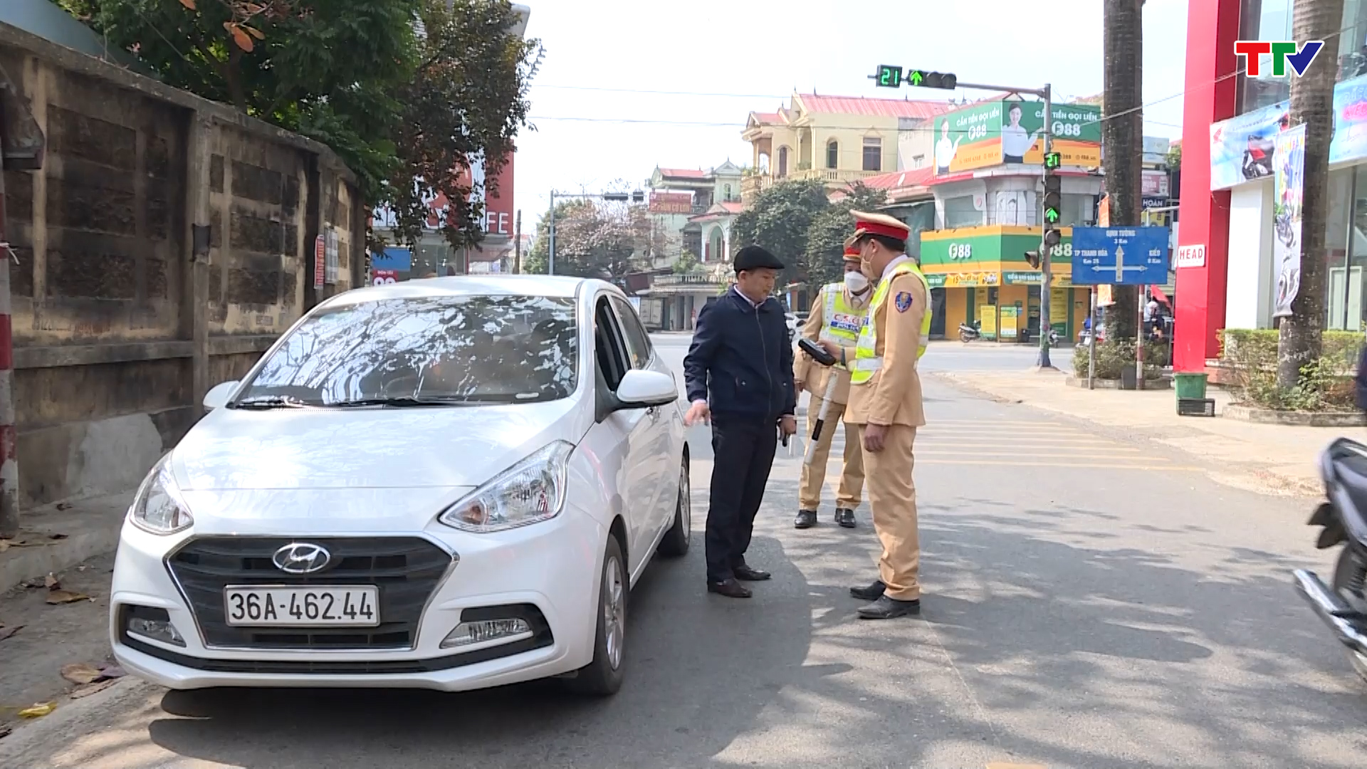 Công an huyện Yên Định tăng cường các giải pháp đảm bảo trật tự an toàn giao thông
 - Ảnh 4.