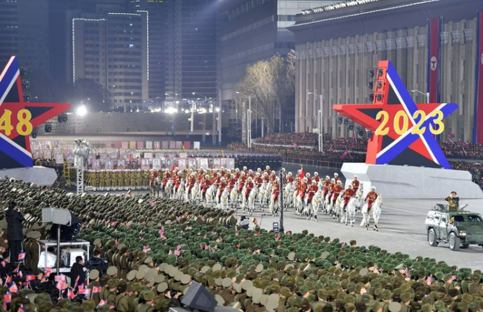 Triều Tiên tổ chức duyệt binh kỷ niệm thành lập quân đội - Ảnh 1.