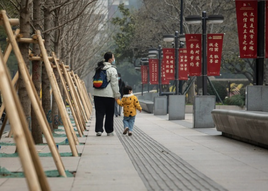 Trung Quốc gấp rút tìm cách đảo ngược suy giảm dân số - Ảnh 1.