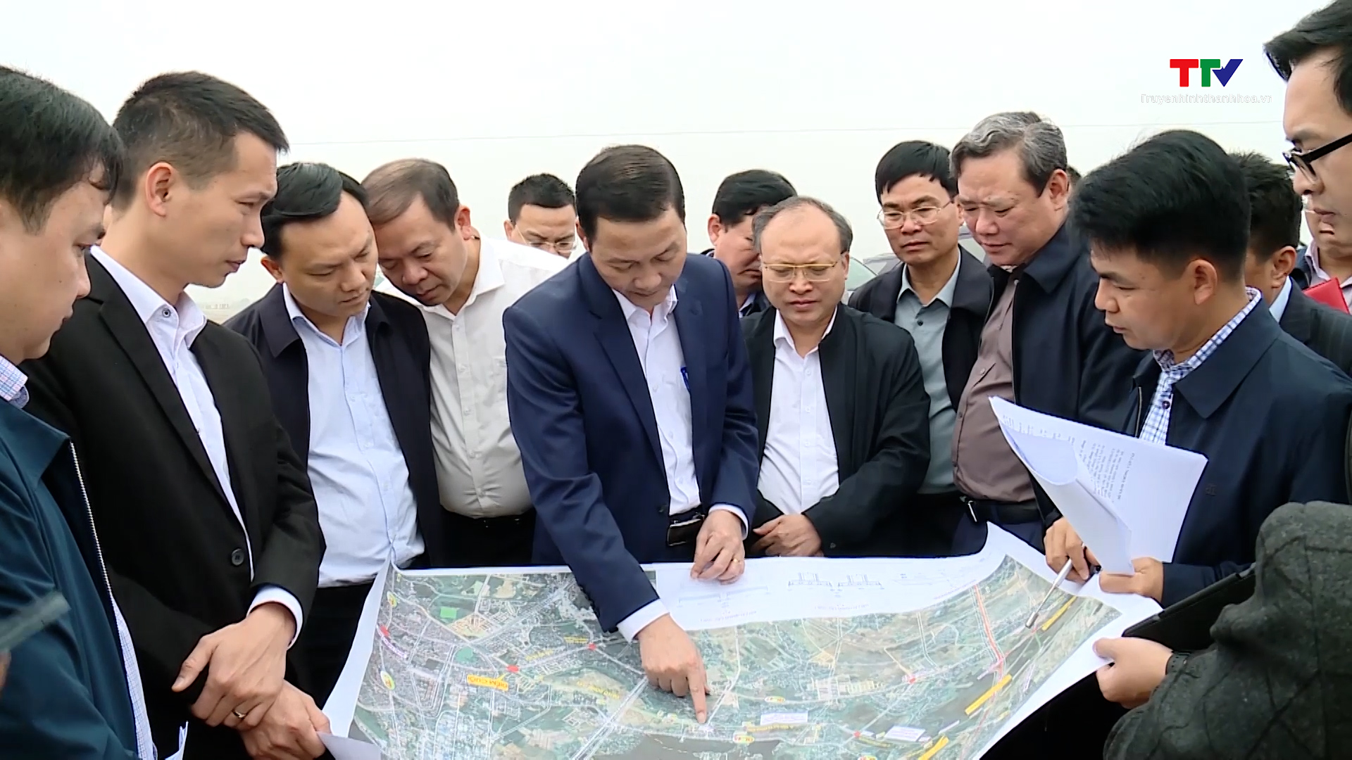 Chủ tịch UBND tỉnh kiểm tra một số dự án giao thông  - Ảnh 2.