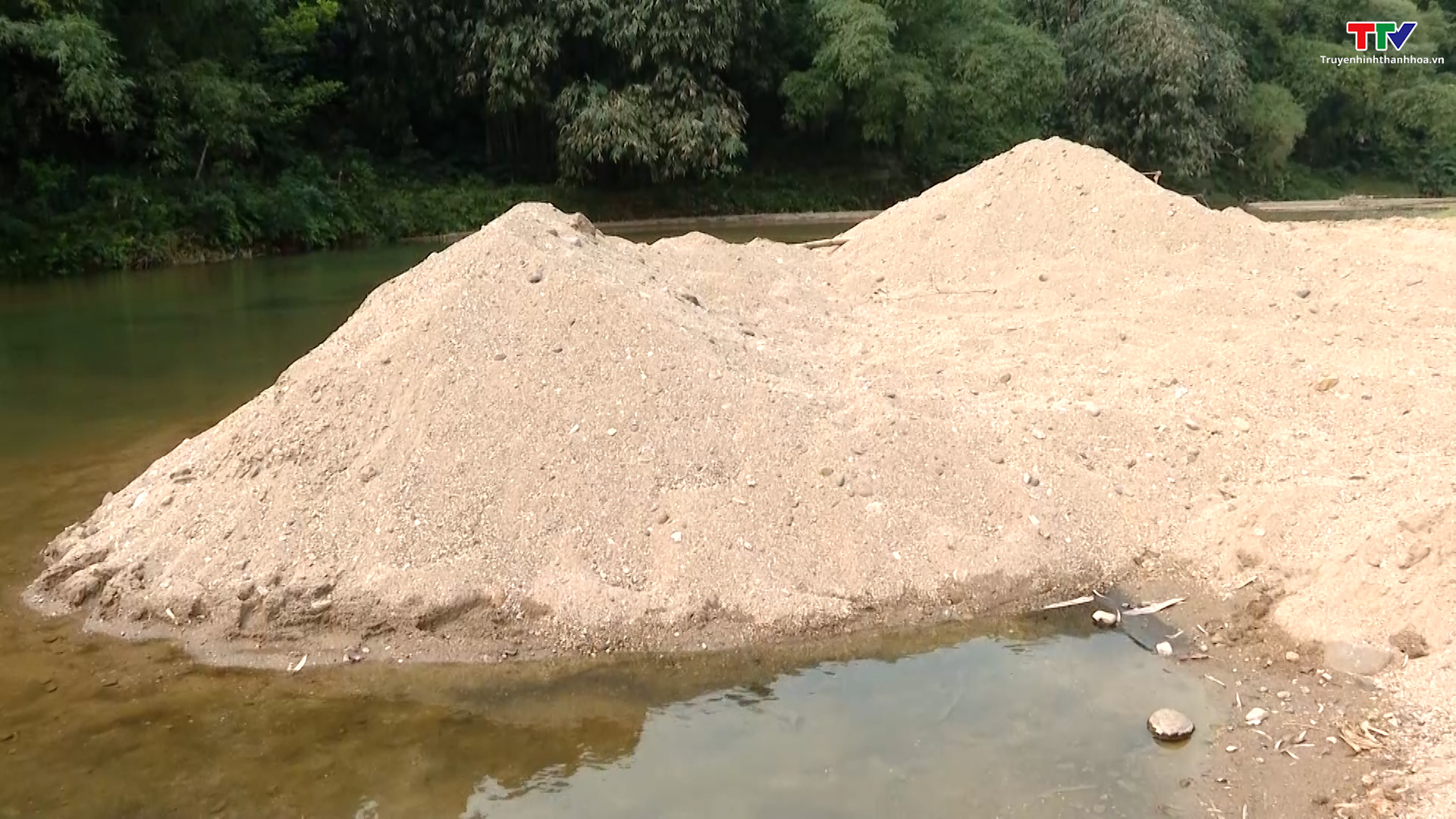 Tình trạng khai thác cát trái phép tại Lang Chánh - Ảnh 2.